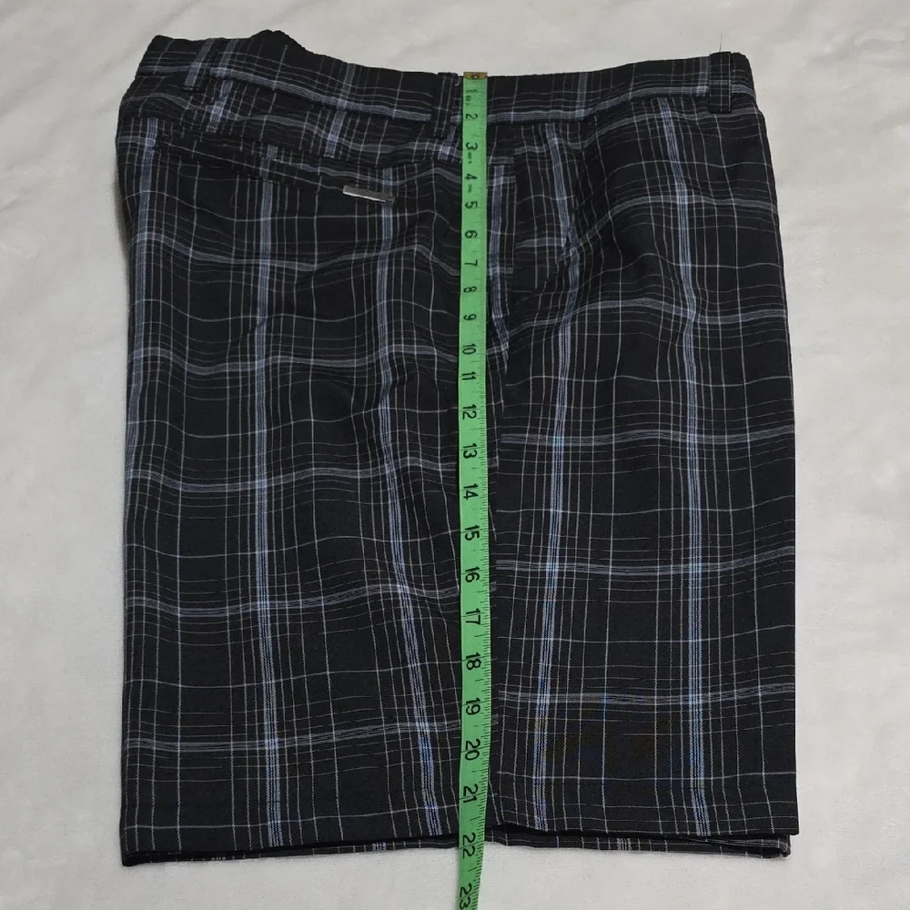 SHARK GREG NORMAN‎ Black Plaid Shorts. SIZE 38.